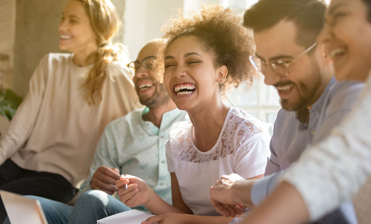 TeamWave – Webbasierte Social Teaming & Feedback Lösung, Produkt, Menschen lachen
